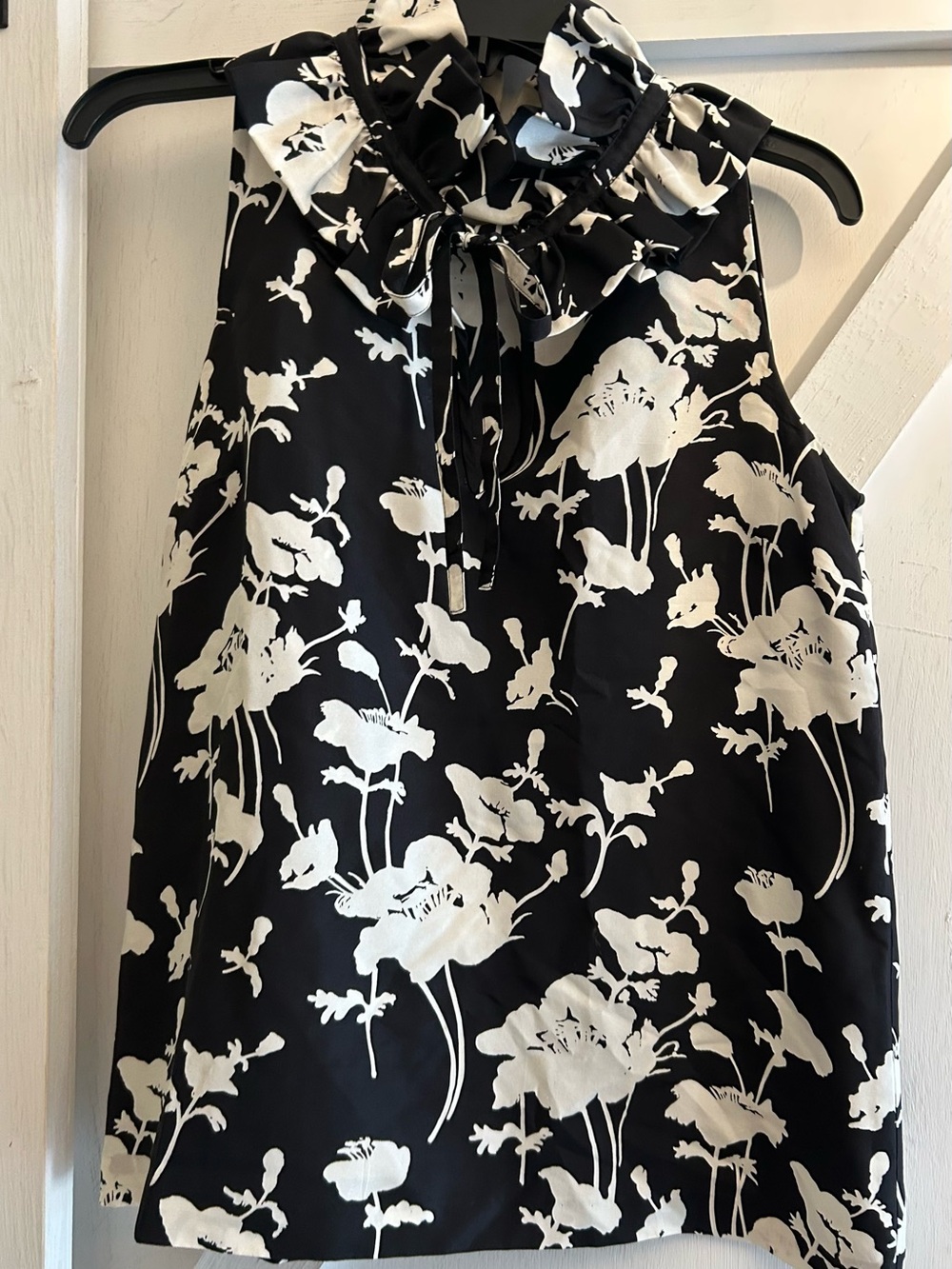 kate spade New York Black and White Floral Ruffle Tie-Neck Sleeveless Top- Sz 2